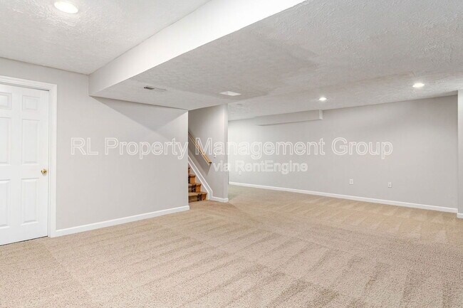 Building Photo - 5551 Ainsley Dr