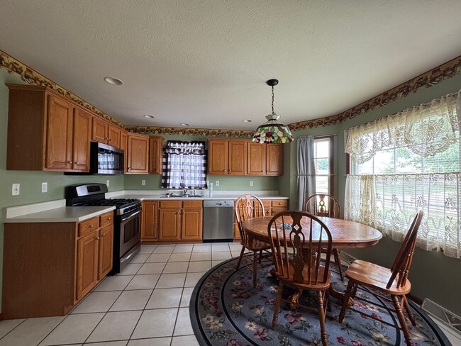 Building Photo - Beautiful, Well Maintained Condo!