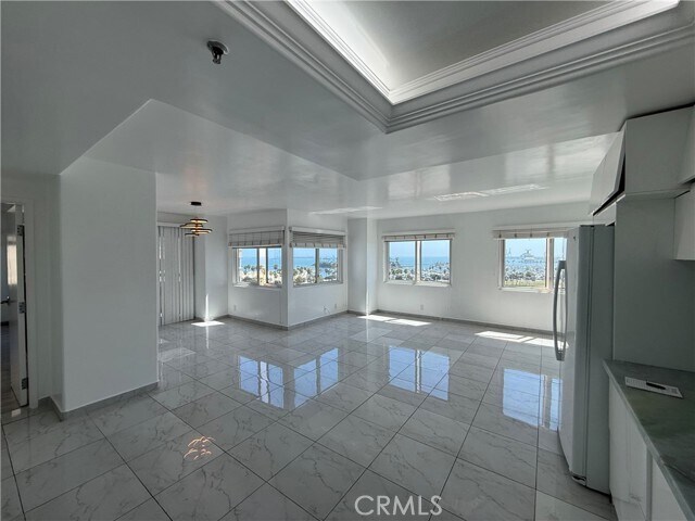 Building Photo - 525 E Seaside Way