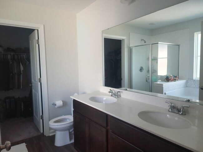 Building Photo - 405 Eclipse Ln