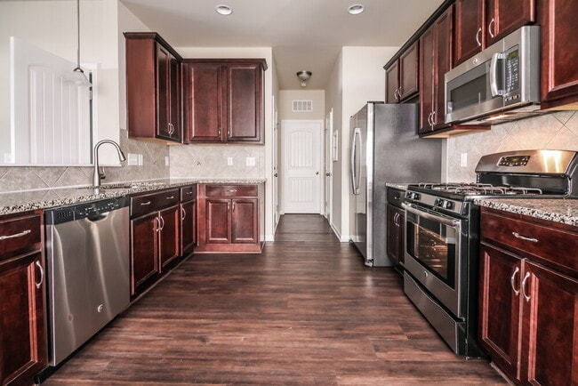 Building Photo - 280 Lakemont Dr