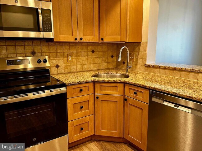 Building Photo - 18 Dundee Mews