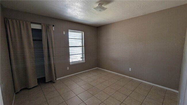 Building Photo - 9550 Waxwing St