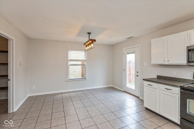 Building Photo - 2372 Cedarmill Dr