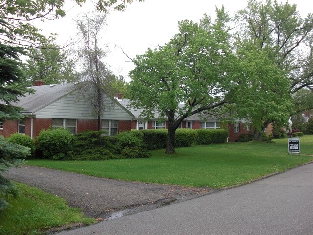 Primary Photo - Nye Apartments