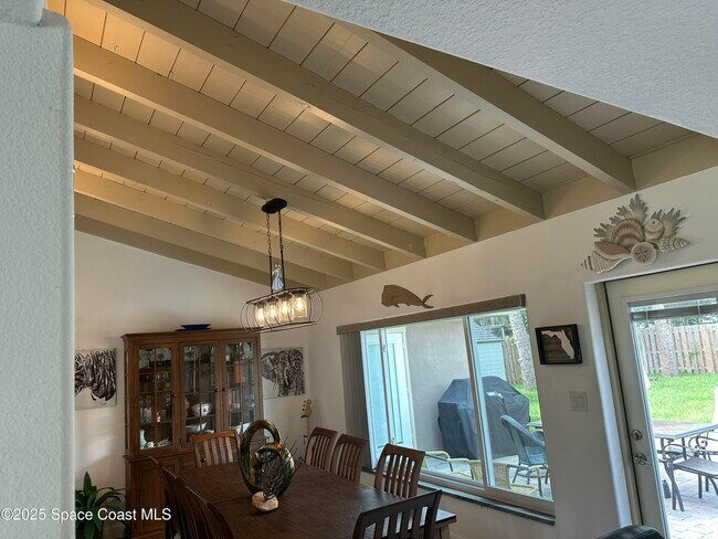 Building Photo - 574 Dianne Dr