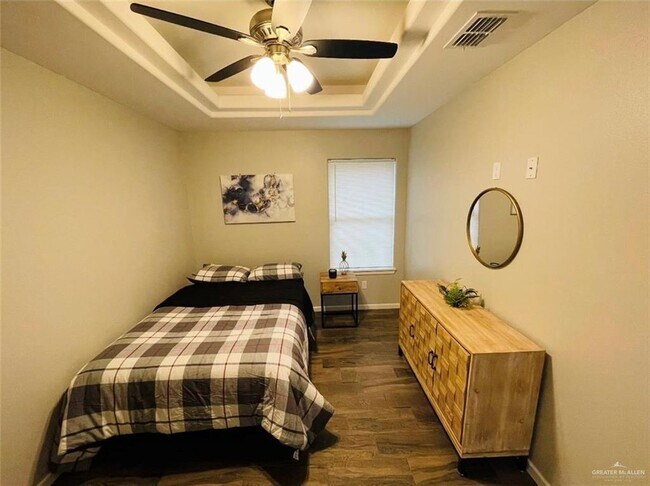 Building Photo - 11 11th St