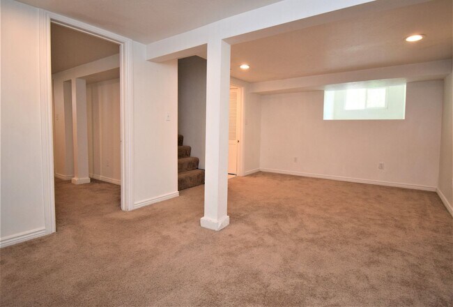 Building Photo - Cute 3 Bed 2 Bath Home in Sugarhouse!!!