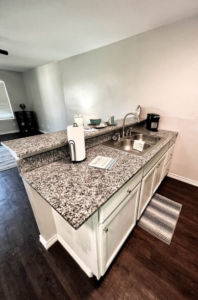 Building Photo - 1533 Industrial Dr E