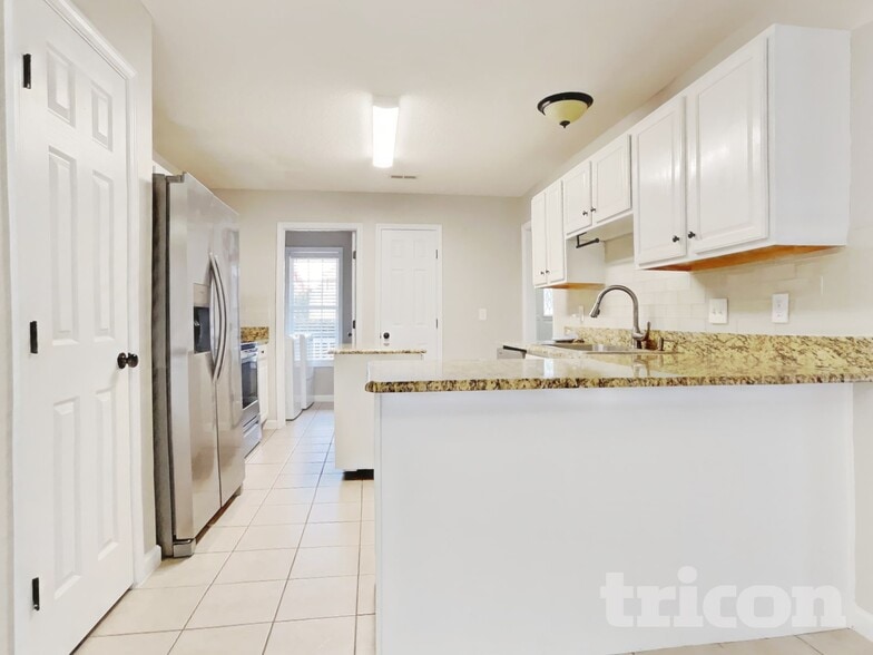 Building Photo - 226 Linden Rd