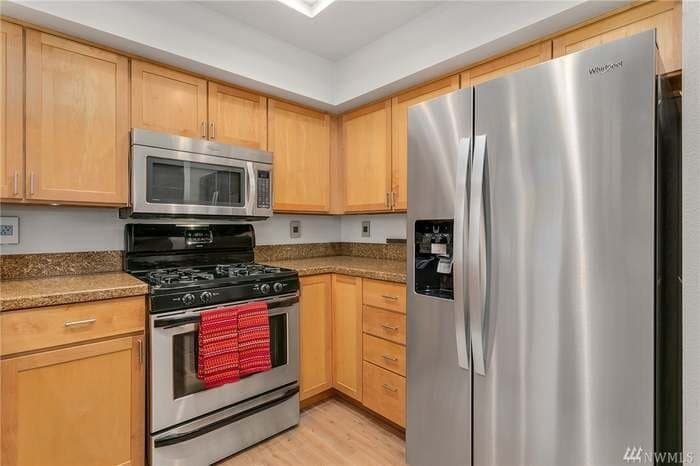 Building Photo - 1915 24th Ave S