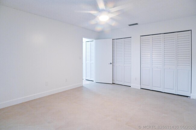 Building Photo - 1148 Summit Trail Cir