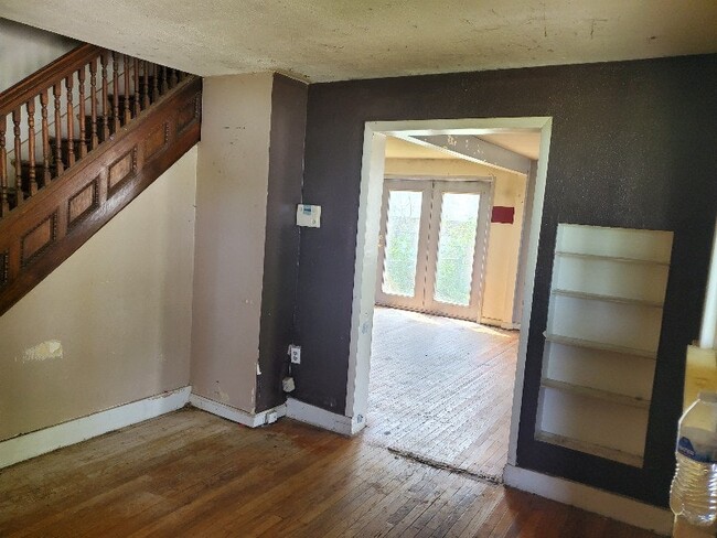 Building Photo - 410 N Branson St