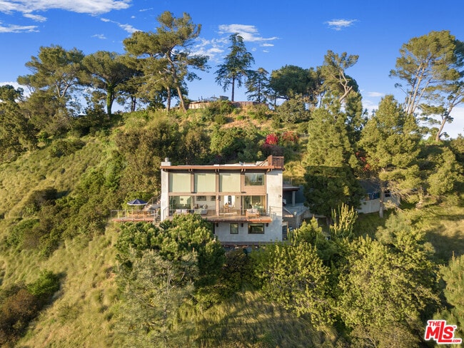 Building Photo - 1735 Summitridge Dr