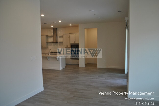 Building Photo - 2128 Somers St