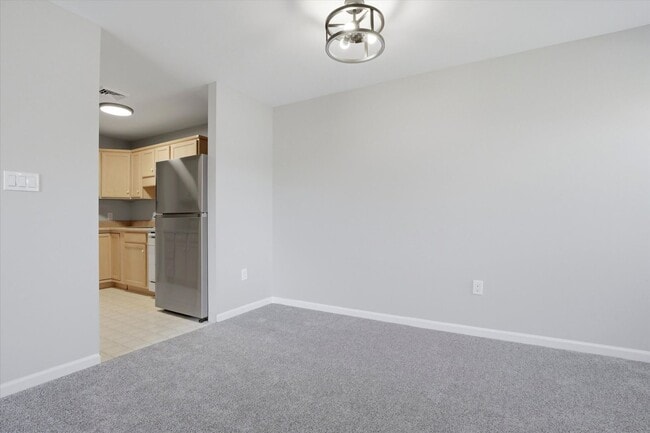 Building Photo - 2BR/2BA Condo in Chesterview | Open Layout, Deck & Community Pool