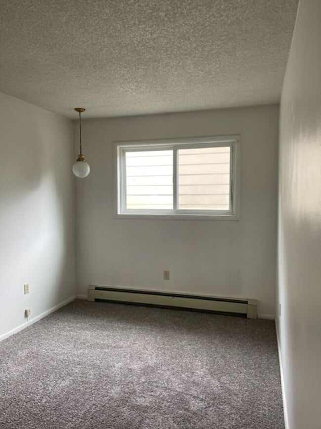 Building Photo - 410 N 19th Ave