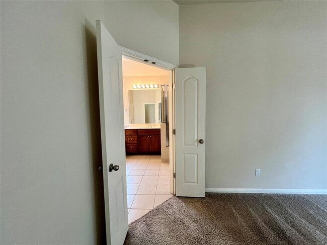 Building Photo - 2644 Hilltop Divide Ln