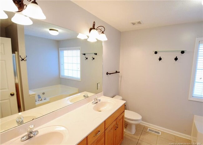 Building Photo - 42 Mayflower Ct