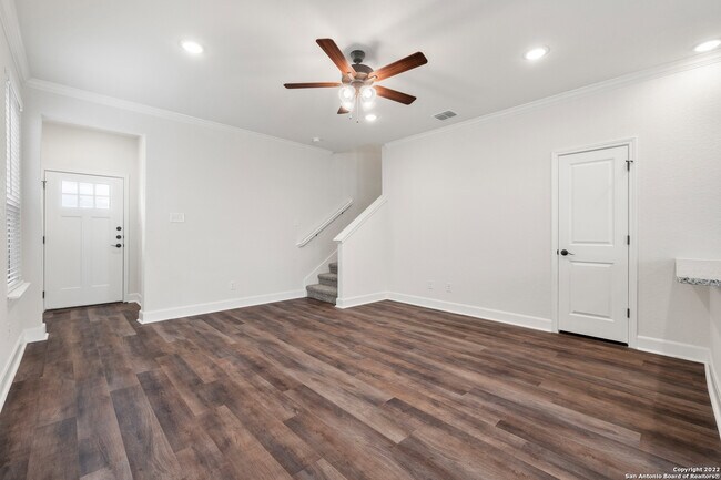 Building Photo - 2307 Lynwood Bnd