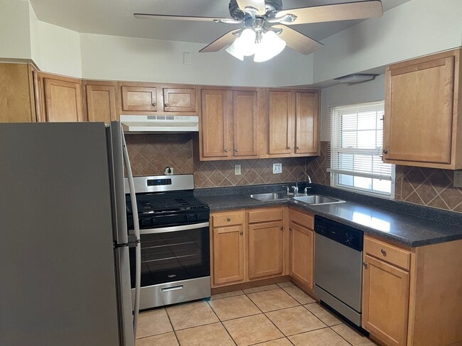 Building Photo - House for Rent in Southwest City