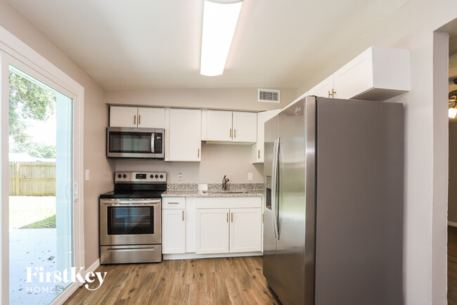 Building Photo - 10759 109th Way