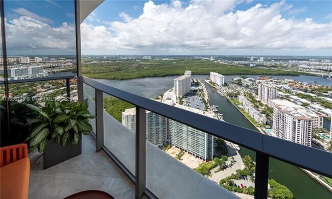 Building Photo - 15701 Collins Ave