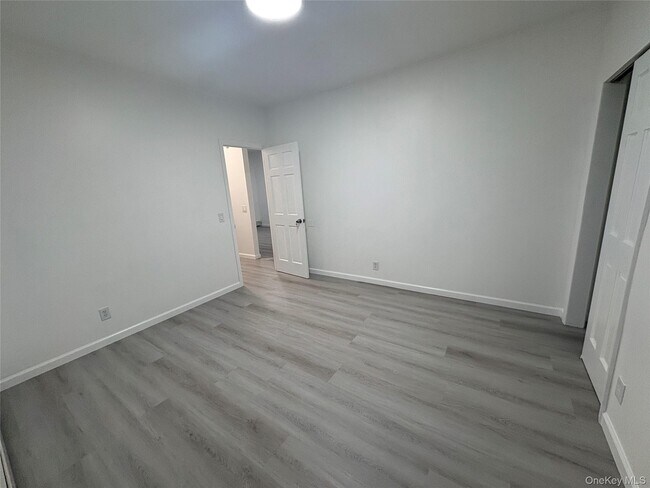 Building Photo - 130 Wickham Ave