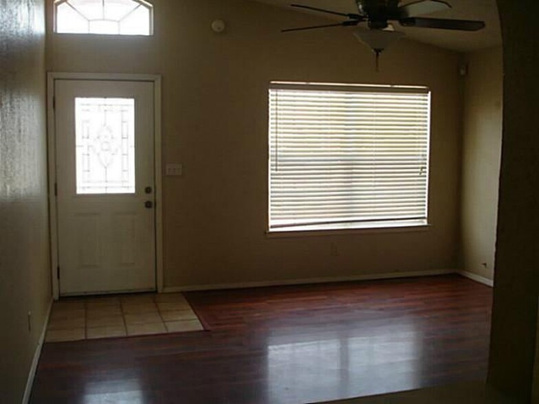 Building Photo - 7537 Luz de lumbre Ave