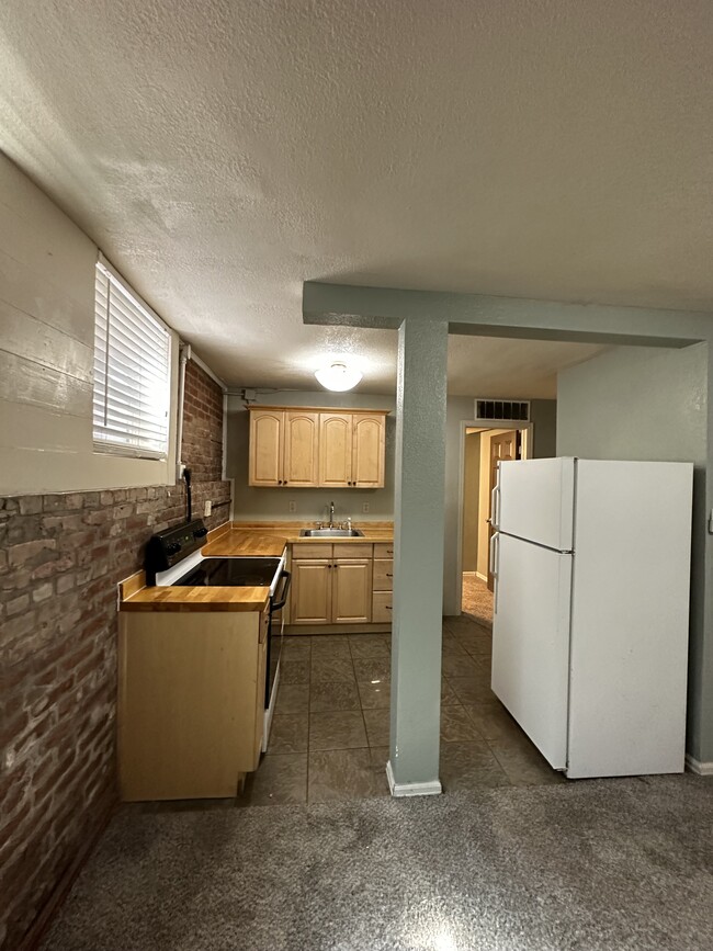 Primary Photo - Basement 1 Bedroom in Uptown!