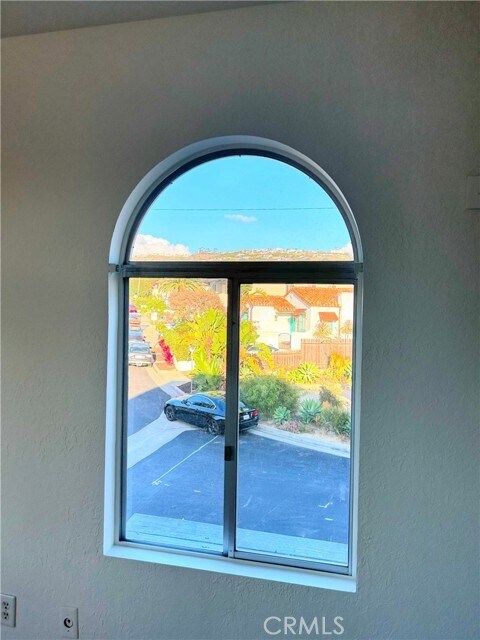 Building Photo - 402 S Ola Vista