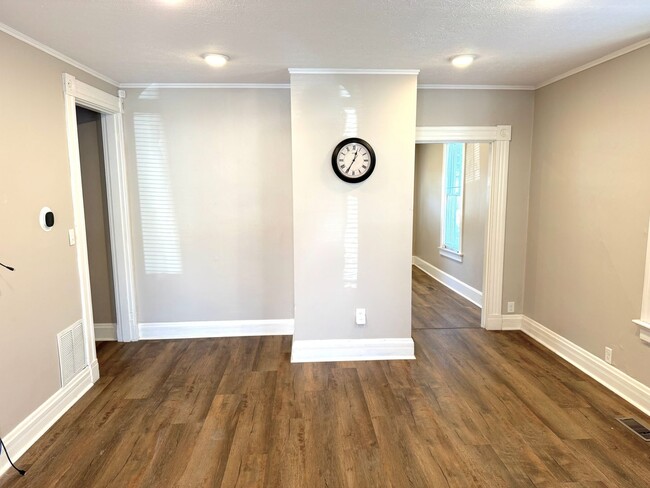 Building Photo - 3 Bedroom Home in Downtown Hamilton