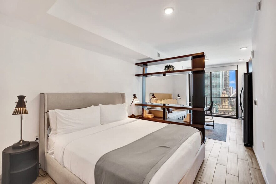 Building Photo - 398 NE 5th St