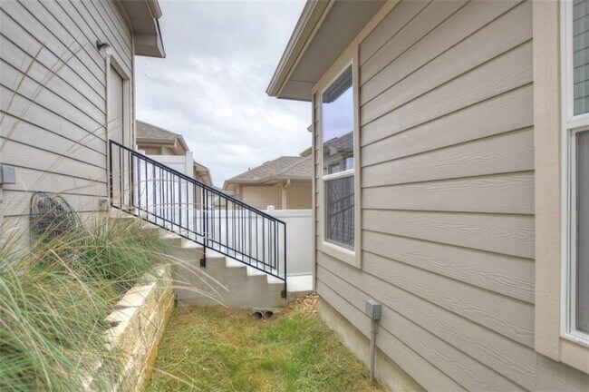 Building Photo - 517 Katmai Cir