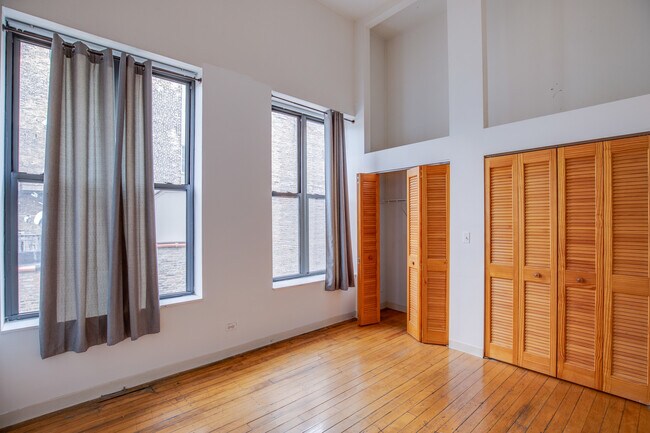 Building Photo - 1278 N Milwaukee Ave