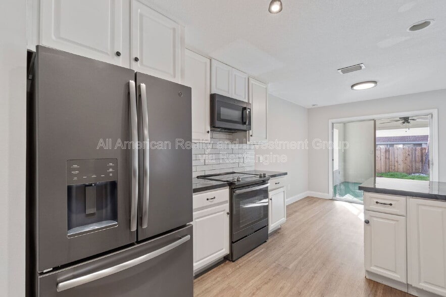 Building Photo - 444 Bridgewater Ct