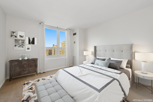 Building Photo - 345 N LaSalle St