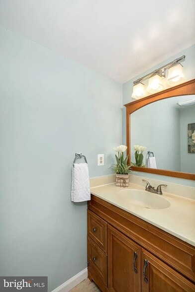 Building Photo - 10673 Spring Oak Ct