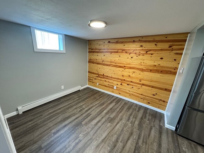 Building Photo - Newly updated 2 bedroom apartment