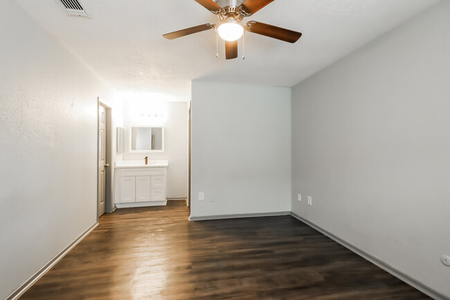 Building Photo - 6615 Brookgate Dr