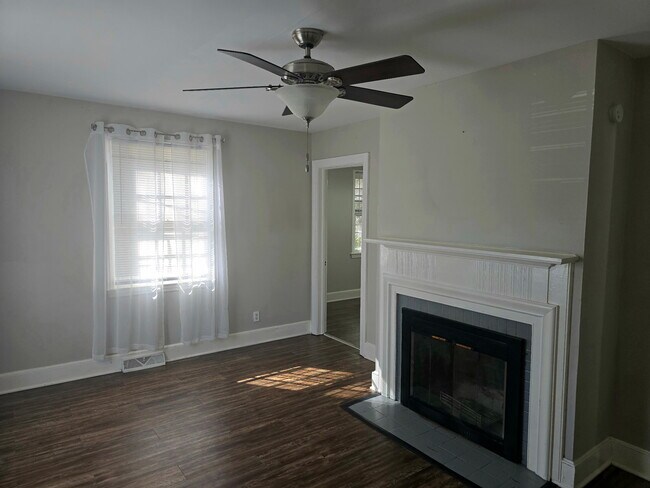 Building Photo - 2014 Colonial Ave