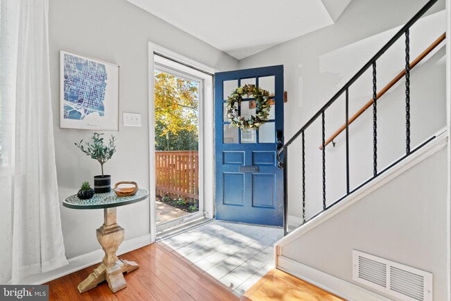 Building Photo - 110 E Rosemont Ave