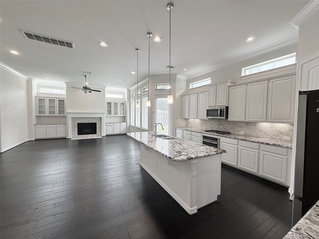 Building Photo - 13216 Green Hills Dr