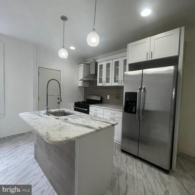 Building Photo - 5928 Chancellor St