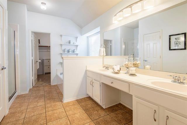 Building Photo - 9728 Hedge Bell Dr