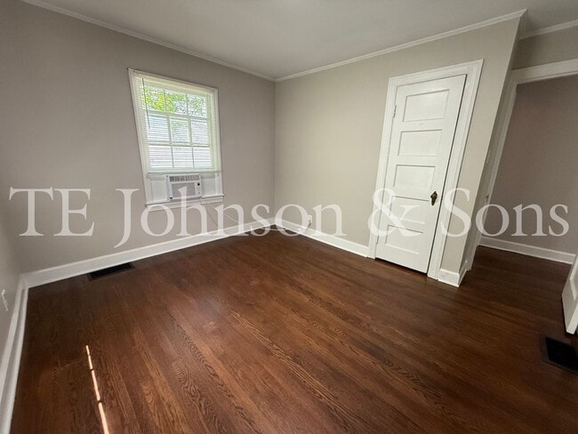 Building Photo - Charming Duplex in Winston-Salem