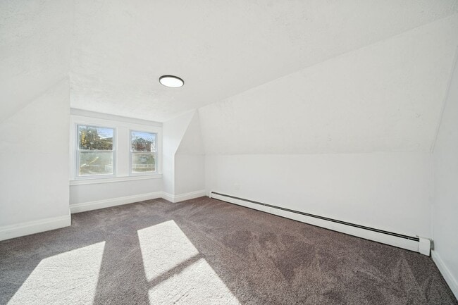 Building Photo - 4 Bed/3 Full Bath Single Family Home in Avalon