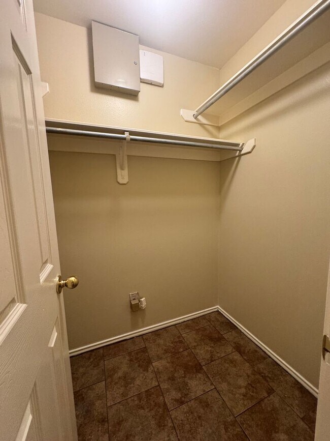 Building Photo - FRESHLY PAINTED  | ONE STORY  |  OPEN CONCEPT  |  GREAT LOCATION: 1604 & SHAENFIELD