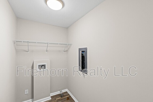 Building Photo - 2541 Rhodes Dr