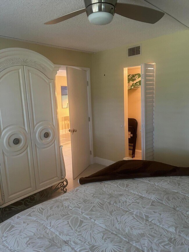 Building Photo - 207 Tropic Isle Dr